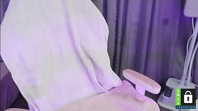 Snapshot of San___San chatting on 01/13/25, 06:49 San San online show from 01/13/25, 06:49