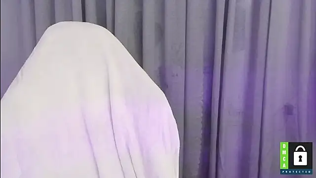 Snapshot of San___San chatting on 01/14/25, 04:50 San San online show from 01/14/25, 04:50