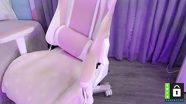 Snapshot of San___San chatting on 03/06/25, 12:32 San San online show from 03/06/25, 12:32