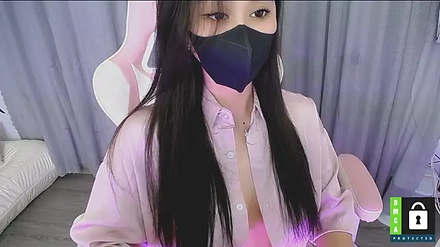 Snapshot of San___San chatting on 11/11/25, 03:06 San San online show from 11/11/25, 03:06