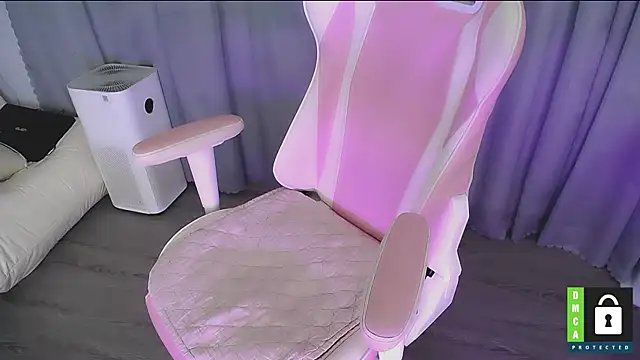 Snapshot of San___San chatting on 11/28/25, 09:28 San San online show from 11/28/25, 09:28