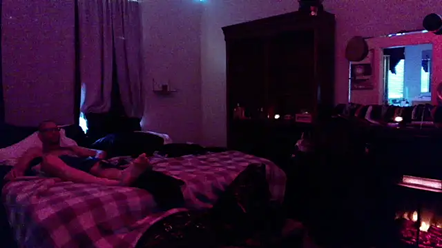 Snapshot of iBoneher69 chatting on 11/21/25, 03:54 iBoneher69 online show from 11/21/25, 03:54