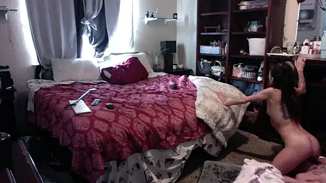 iBoneher69 online show from 12/16/25, 05:40