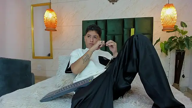 Levy Steve online show from 09/19/25, 03:41