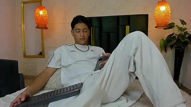 Levy Steve online show from 10/12/25, 03:27