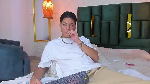 Levy Steve online show from 10/19/25, 04:35