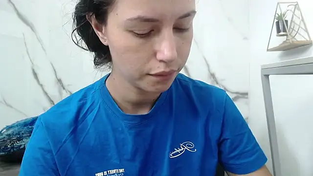 Snapshot of Lindsey8 chatting on 05/18/26, 02:01 Lindsey8 online show from 05/18/26, 02:01
