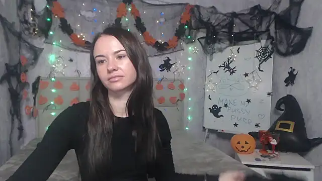 Snapshot of KaraCriegs chatting on 10/31/25, 06:31 KaraCriegs online show from 10/31/25, 06:31