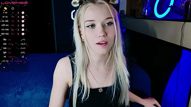 Snapshot of ShhhO_O chatting on 02/11/25, 10:26 ShhhO O online show from 02/11/25, 10:26
