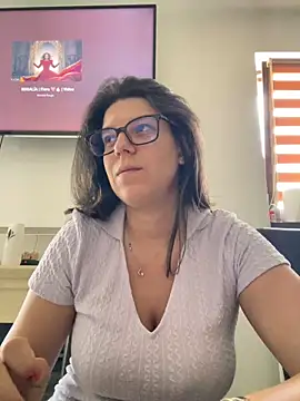 NadiraNoor online show from 06/11/26, 07:39