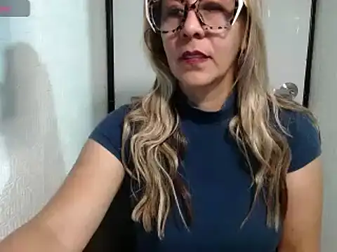 Snapshot of horny_paty chatting on 01/10/25, 12:26 horny paty online show from 01/10/25, 12:26