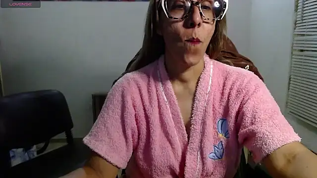 Snapshot of horny_paty chatting on 09/10/25, 11:38 horny paty online show from 09/10/25, 11:38