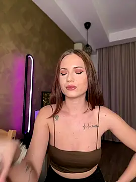 AvaGianna online show from 11/18/25, 04:11