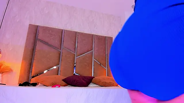 Martinaa Jones  online show from 03/04/25, 07:11