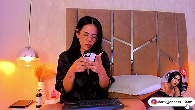 Martinaa Jones  online show from 03/08/25, 01:06