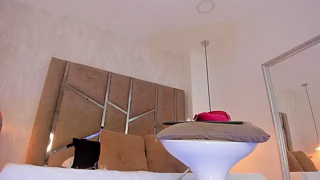 Martinaa Jones  online show from 03/04/26, 12:55