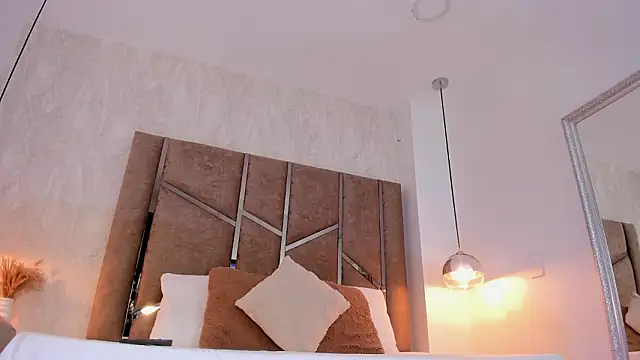 Martinaa Jones  online show from 03/25/26, 12:33