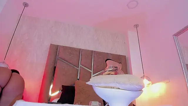 Martinaa Jones  online show from 04/13/26, 01:05