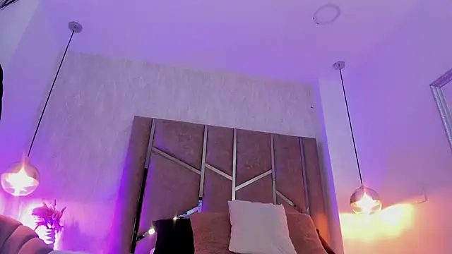 Martinaa Jones  online show from 04/14/26, 12:44