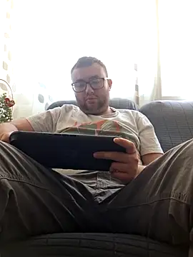 Snapshot of Javier_bear chatting on 04/28/26, 12:43 Javier bear online show from 04/28/26, 12:43