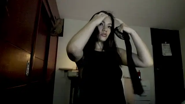 Lucyerobbie online show from 04/14/26, 10:54