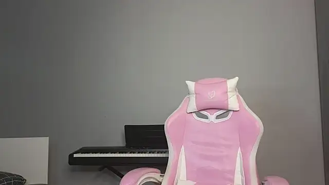 mollymila online show from 02/25/25, 11:30