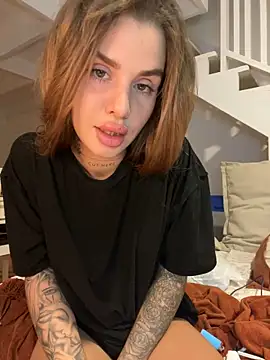 Snapshot of EmiliaCatalina chatting on 02/07/25, 03:34 EmiliaCatalina online show from 02/07/25, 03:34