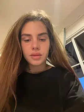 Snapshot of EmiliaCatalina chatting on 02/21/25, 10:59 EmiliaCatalina online show from 02/21/25, 10:59