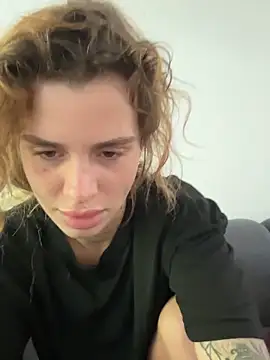 EmiliaCatalina online show from 02/05/26, 06:56