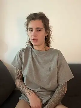 EmiliaCatalina online show from 02/15/26, 04:58