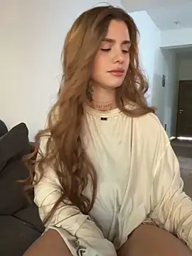 EmiliaCatalina online show from 03/13/26, 09:43