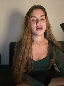 EmiliaCatalina online show from 04/02/26, 11:57