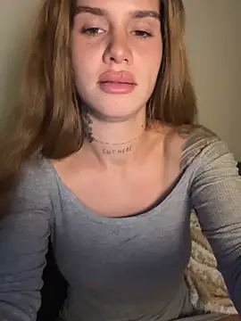 EmiliaCatalina online show from 04/06/26, 11:49