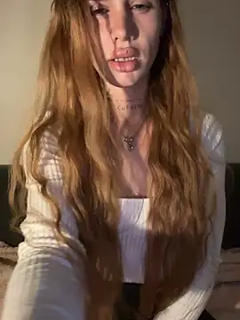 EmiliaCatalina online show from 06/07/26, 01:32