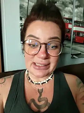 EllieOz online show from 10/07/25, 03:53