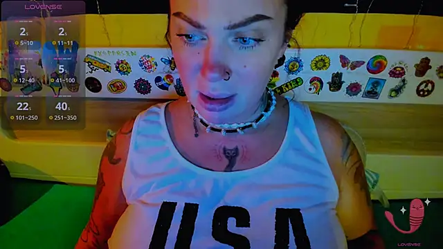 EllieOz online show from 10/22/25, 05:45