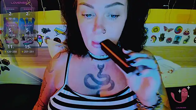 EllieOz online show from 11/25/25, 05:46