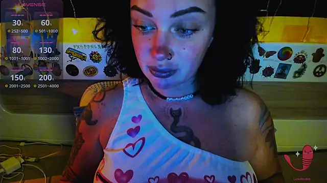 EllieOz online show from 12/17/25, 03:29