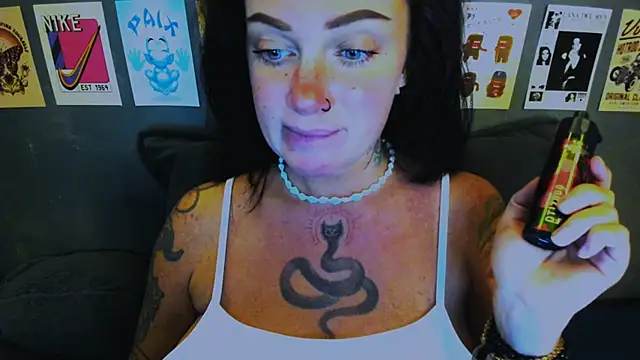 EllieOz online show from 04/26/26, 04:04