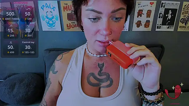 EllieOz online show from 06/15/26, 04:53