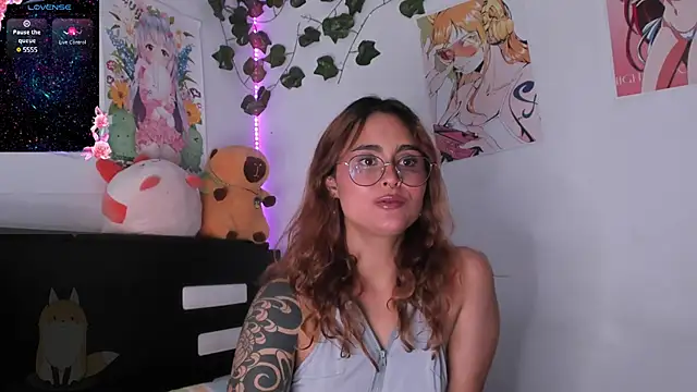Snapshot of Violette-Ramirez01 chatting on 02/09/25, 03:56 Violette-Ramirez01 online show from 02/09/25, 03:56
