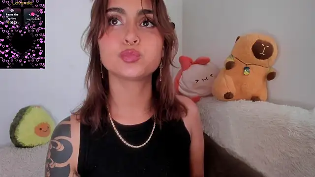 Snapshot of Violette-Ramirez01 chatting on 10/06/25, 09:23 Violette-Ramirez01 online show from 10/06/25, 09:23
