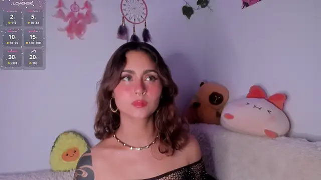 Snapshot of Violette-Ramirez01 chatting on 01/13/26, 01:22 Violette-Ramirez01 online show from 01/13/26, 01:22