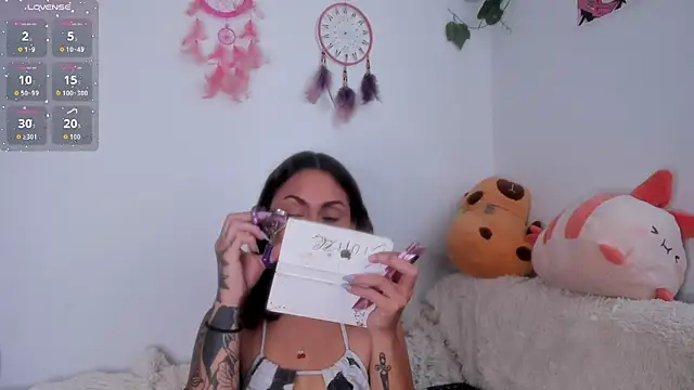 Snapshot of Violette-Ramirez01 chatting on 02/10/26, 06:34 Violette-Ramirez01 online show from 02/10/26, 06:34