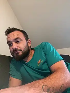cosmin9000 online show from 10/25/25, 06:43