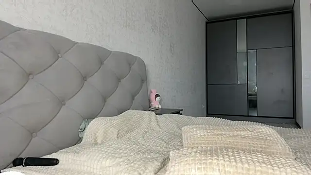 GracefulCharm online show from 01/22/25, 10:29