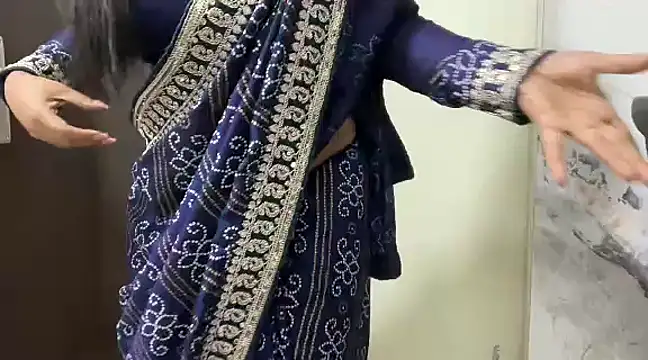 julie 08 online show from 12/10/24, 10:58