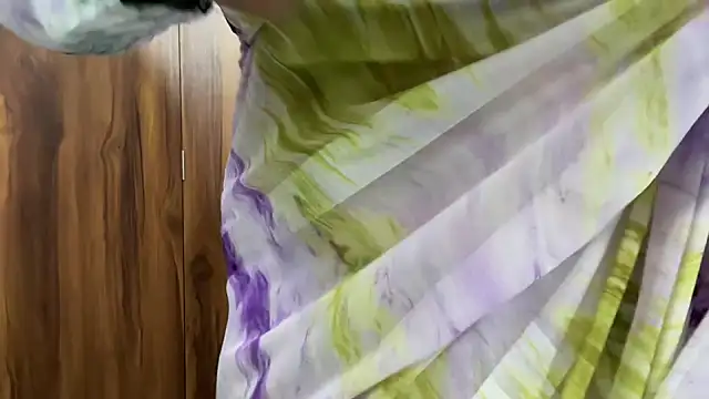 julie 08 online show from 10/27/25, 06:12