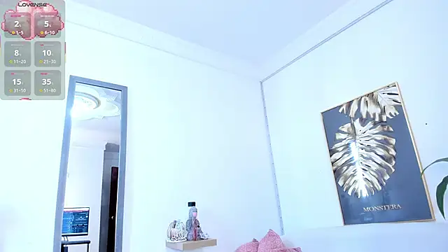 Amina hafsa online show from 10/31/25, 12:39