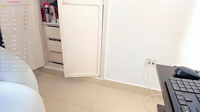 Amina hafsa online show from 03/16/26, 08:02